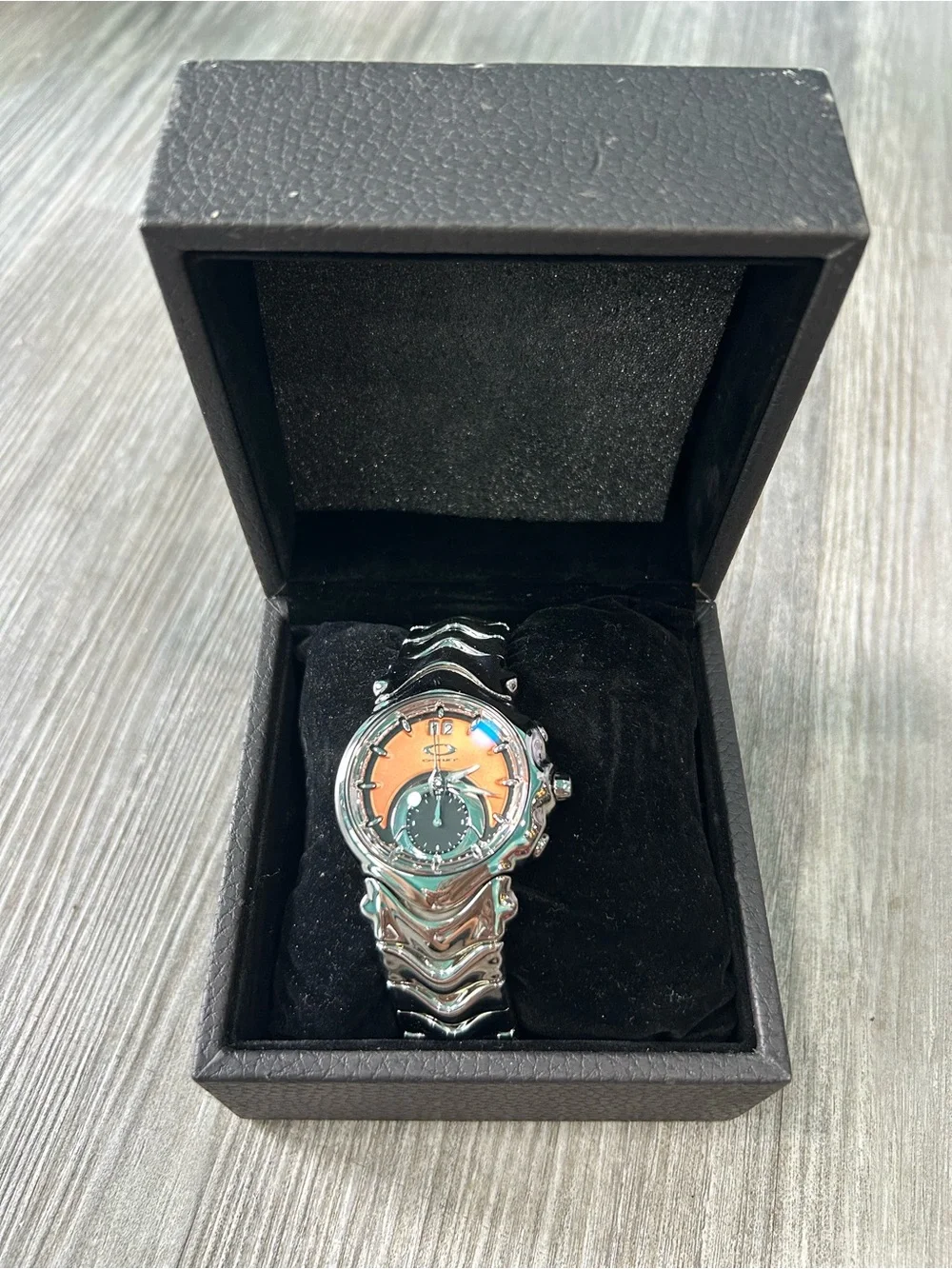 Oakley Judge Swiss Quartz Watch Sculptural Stainless Steel Date Sapphire w Box